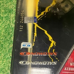 SALOMON PROVIDERスノーボード、ブラックとオレンジのグラフィックデザイン。の画像