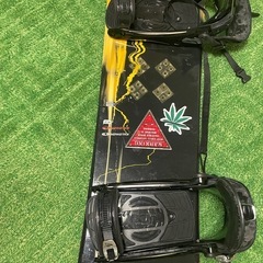 SALOMON PROVIDERスノーボード、ブラックとオレンジのグラフィックデザイン。の画像