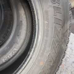 ブリザック ２０５/７０Ｒ１６ ４本 ライトトラック用　北海道札幌 手渡しの画像