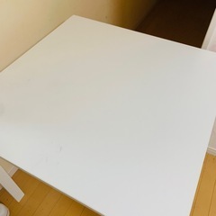 IKEA ダイニング　リビング　テーブルの画像