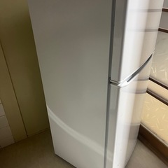 無料　冷蔵庫、ミニテーブル、ハンガーラックの画像