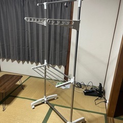 無料　冷蔵庫、ミニテーブル、ハンガーラックの画像