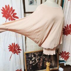 BARNEYS NEW YORK(バーニーズニューヨーク) ゆったりアンシンメトリーの軽やか美トップス、いかがでしょうか？の画像