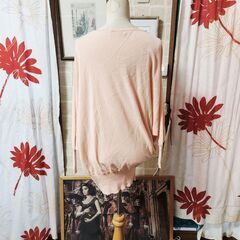 BARNEYS NEW YORK(バーニーズニューヨーク) ゆったりアンシンメトリーの軽やか美トップス、いかがでしょうか？の画像