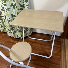 折りたたみデスク＆チェアセットの画像