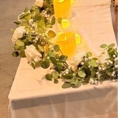 電気キャンドルセット(白いテーブルクロス付)の画像