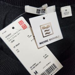 新品未使用、タグ付。UNIQLO(ユニクロ) ウォッシャブルコットンクロップドセーター【黒】、いかがでしょうか？の画像
