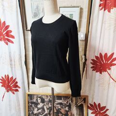 新品未使用、タグ付。UNIQLO(ユニクロ) ウォッシャブルコットンクロップドセーター【黒】、いかがでしょうか？の画像