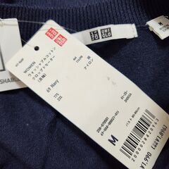 新品未使用、タグ付。UNIQLO(ユニクロ) ウォッシャブルコットンクロップドセーター【紺】、いかがでしょうか？の画像