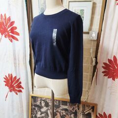 新品未使用、タグ付。UNIQLO(ユニクロ) ウォッシャブルコットンクロップドセーター【紺】、いかがでしょうか？の画像