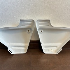 xjr400 4HM サイドカバー 
左右の画像