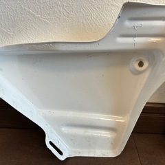 xjr400 4HM サイドカバー 
左右の画像