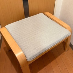 IKEA ポエング オットマンの画像