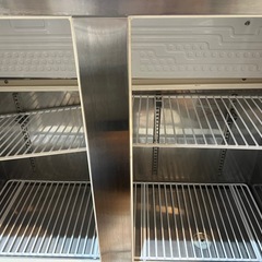 業務用テーブル型冷蔵庫の画像