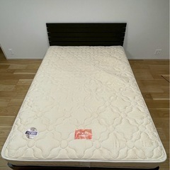 【出品:11/23まで】ダブルベッドフレーム&マットレスの画像