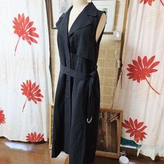 ∥UNIQLO and JW ANDERSON(ユニクロ＆JW アンダーソン) とびっきりシルエットの美しいジレワンピース、いかがでしょうか？の画像
