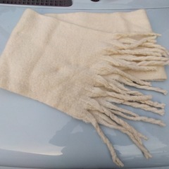 同タイプ色違いロングマフラー2枚の画像