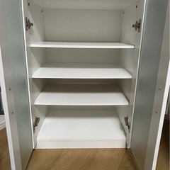 キャビネット・食器棚(ニトリ)
の画像