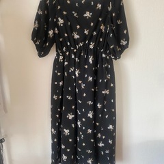 花柄シャーリングワンピースの画像