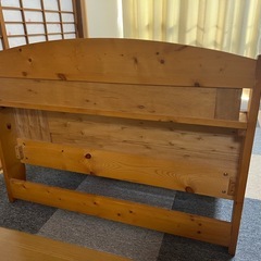 木製シングルベッドの画像