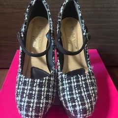 【着用1回】Noubel Voug Relax ツイード 12cmヒール 厚底パンプス ブラック系の画像