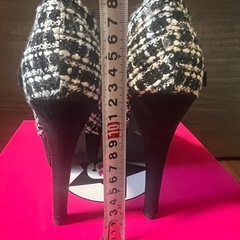 【着用1回】Noubel Voug Relax ツイード 12cmヒール 厚底パンプス ブラック系の画像