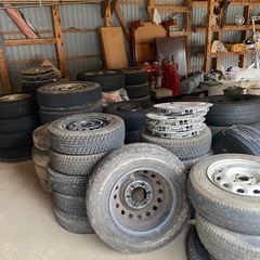 (お譲り先決定)タイヤ40本ほどありますの画像