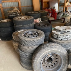 (お譲り先決定)タイヤ40本ほどありますの画像