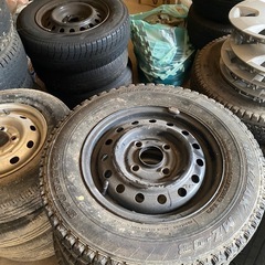 (お譲り先決定)タイヤ40本ほどありますの画像