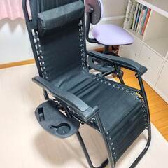 【美品】アウトドアチェア リクライニングチェア 折りたたみ 軽量 ハイバック サイドテーブル ヘッドレスト付き 無段階 耐荷重120kg の画像