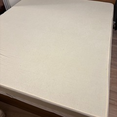 Monterey クイーンサイズベッドフレーム＆マットレスの画像