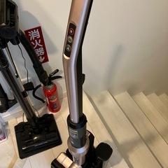 （お取引き中になります）アイリスオーヤマ　スティッククリーナー（ピンクゴールド）の画像