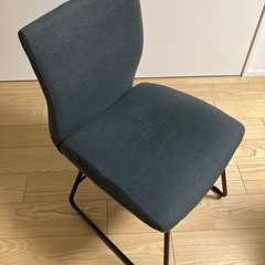 丸テーブル、椅子の画像