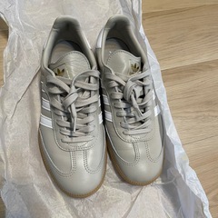  【国内EXCLUSIVE】 adidas   SAMBAスニーカーの画像