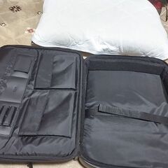 ノートパソコン用のバッグを売ります。の画像
