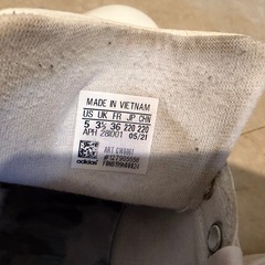 adidas スニーカー 22.0cmの画像
