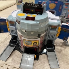 トミカ　ぐるっと変形！ＤＸポリスステーションの画像