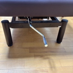 【急募】エステベッド　手動昇降の画像