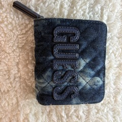 GUESS　二つ折り財布の画像