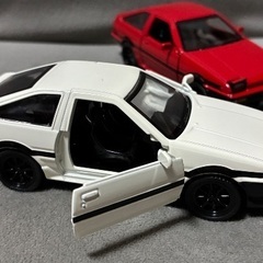  トヨタ スプリンター トレノAE86 白&赤 2台セットの画像