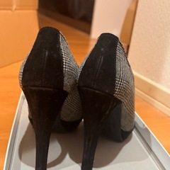 ダイアナのストラップ付きヒールの画像