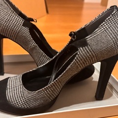 ダイアナのストラップ付きヒールの画像