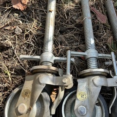 4本セット自在旋回キャスター ジャッキ付 J-150 ✖️2本、88 ✖️2本の画像