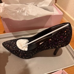 ダイアナのキラキラパンプス新品の画像