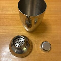 【無料】カクテルシェーカー、ウイスキーグラス、急須、お皿などの画像