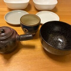 【無料】カクテルシェーカー、ウイスキーグラス、急須、お皿などの画像