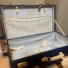 【無料でお譲りします】トランクケースの画像