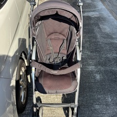 combiベビーカーの画像