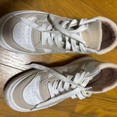 スニーカー 24cmの画像