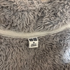 Mサイズ UNIQLO パーカー グレーの画像